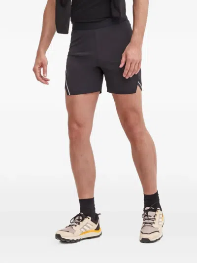 Mammut Logo Shorts In Black