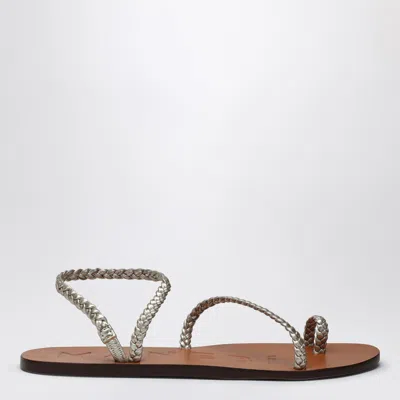 MANEBI MANEBÍ PLATINUM LEATHER THONG SANDALS WITH RING