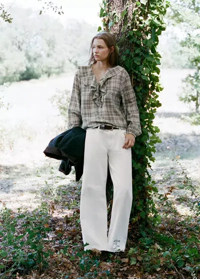 Mango Blouse À Carreaux À Volant In Blanc Cassé