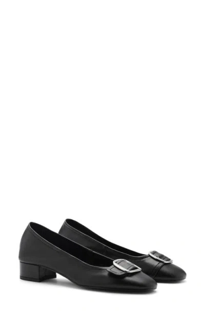 Mango Buckle Pump In Black