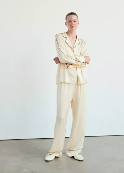 Mango Chemise En Viscose Satinée Avec Passepoil Contrasté In Ivoire