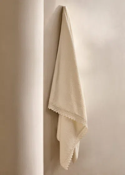 Mango Home Bath Towel With Lace Off White