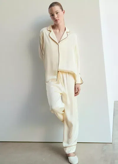 Mango Pantalon En Viscose Satinée Avec Passepoil Contrastant In Ivoire