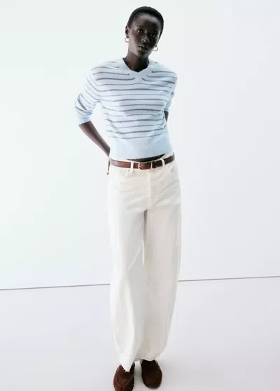 Mango Pull En Maille À Rayures Avec Col En V In Bleu Ciel