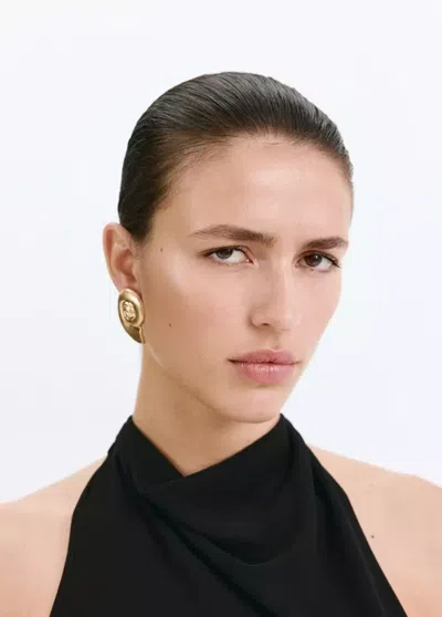Mango Shell Design Earrings In Gold