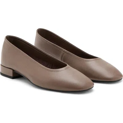 Mango Square Toe Pump In Brown