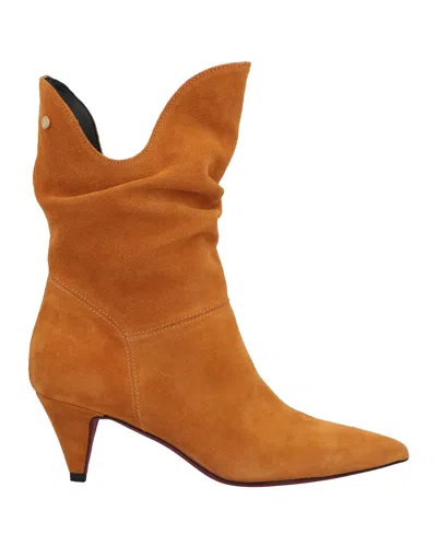 Manila Grace Ankle Boots In Ocher
