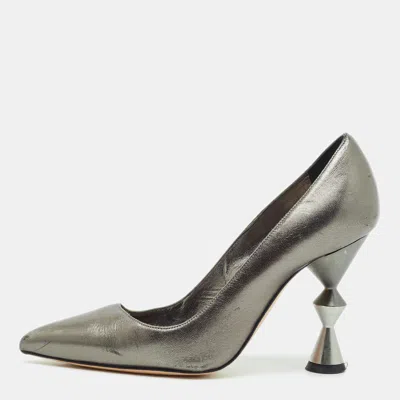Pre-owned Manolo Blahnik Bb Size 35 Metallic Leather Pointed Toe Pumps In Silver