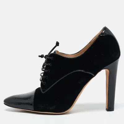 Pre-owned Manolo Blahnik Black Velvet And Patent Leather Lace Up Derby Pumps Size 41
