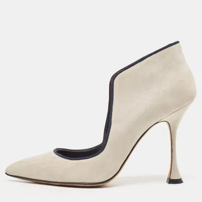 Manolo Blahnik Grey Suede Pointed Toe Pumps In Neutral