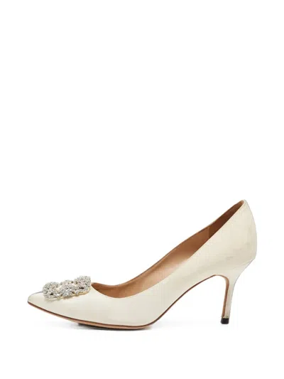 Pre-owned Manolo Blahnik Hangisi Pointed-toe Pumps In Neutrals