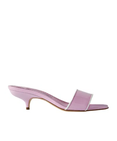 Manolo Blahnik Helamu 50 Two-tone Patent-leather Mules In Pink