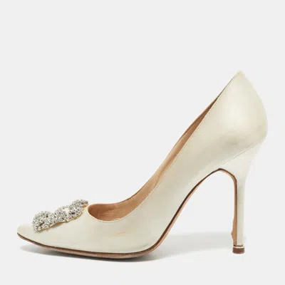 Pre-owned Manolo Blahnik Ivory Satin Hangisi Pumps Size 39.5 In White