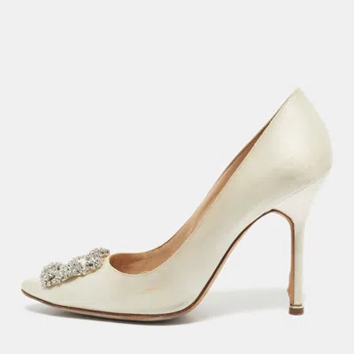 Manolo Blahnik Ivory Satin Hangisi Pumps In Neutral