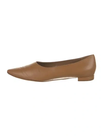Pre-owned Manolo Blahnik Leather Ballet Flats In Neutral