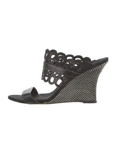 Pre-owned Manolo Blahnik Leather Cutout Accent Slides In Black