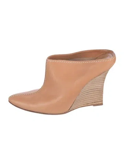 Pre-owned Manolo Blahnik Leather Mules In Neutrals