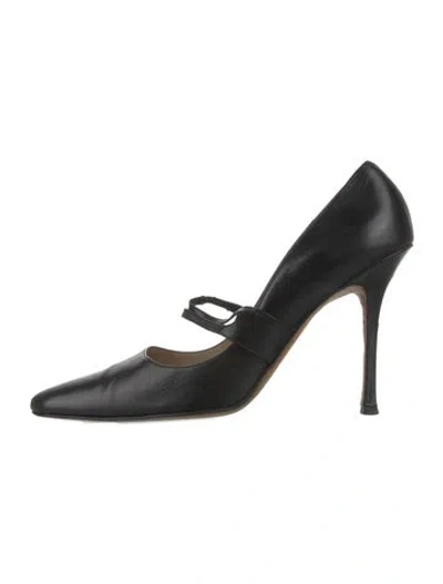 Pre-owned Manolo Blahnik Leather Pumps In Black