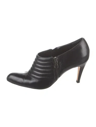 Pre-owned Manolo Blahnik Leather Pumps In Black
