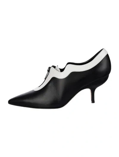 Pre-owned Manolo Blahnik Leather T-strap Pumps In Black