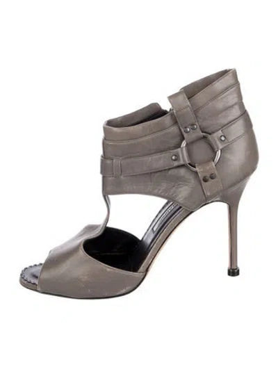 Pre-owned Manolo Blahnik Leather T-strap Pumps In Gray