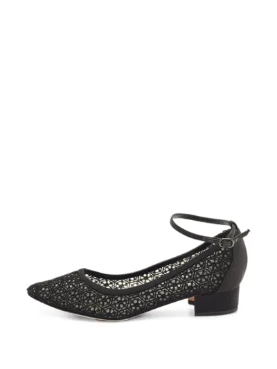 Pre-owned Manolo Blahnik Listana Lace And Block Heel Pumps In Black