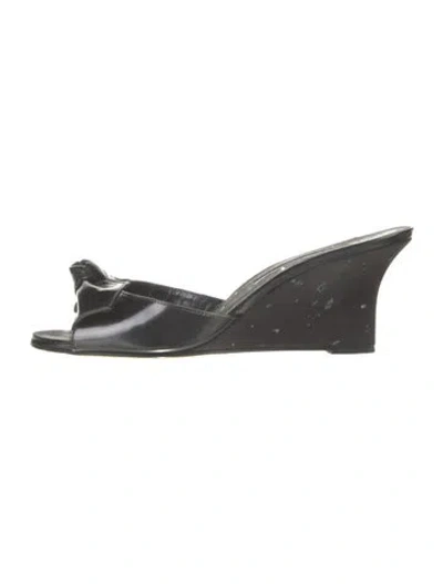Pre-owned Manolo Blahnik Patent Leather Bow Accents Slides In Multi