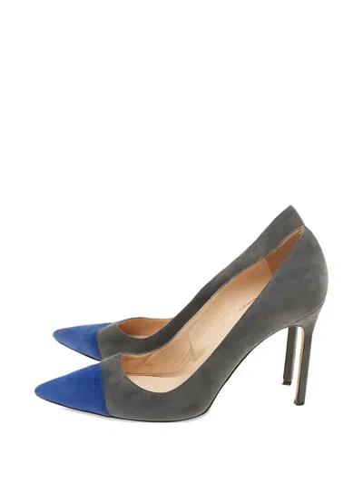 Pre-owned Manolo Blahnik Pointed-toe Pumps In Gray