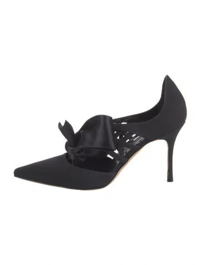 Pre-owned Manolo Blahnik Satin Pumps In Blue