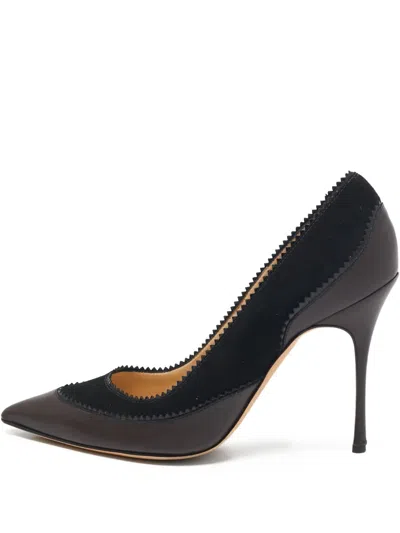 Pre-owned Manolo Blahnik Scalloped Leather Pumps