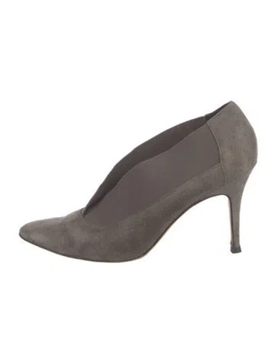 Pre-owned Manolo Blahnik Suede Pumps In Gray