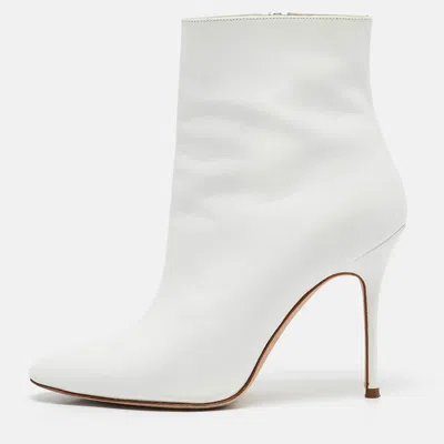 Pre-owned Manolo Blahnik White Leather Ankle Boots Size 36.5