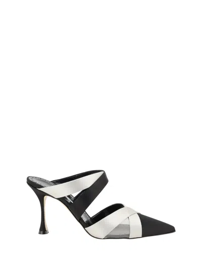 MANOLO BLAHNIK MANOLO BLAHNIK WOMEN OYOUNAK PUMPS