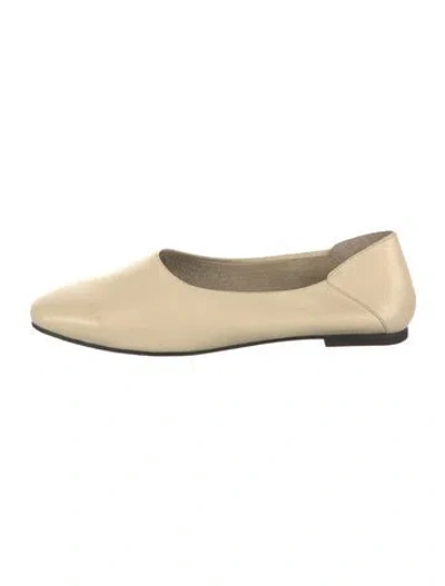 Pre-owned Manu Atelier Leather Ballet Flats In Neutral