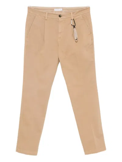 Manuel Ritz Pleated Twill Chino Trousers In Brown