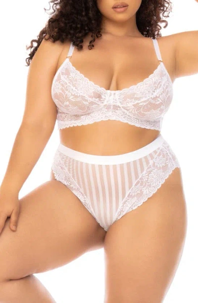 Mapalé Lace Underwire Bra & Trouseries Set In White