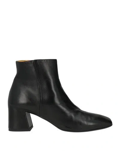 Mara Bini Woman Ankle Boots Black Size 11 Leather