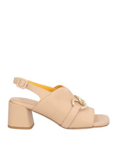 Mara Bini Woman Sandals Beige Size 11 Leather