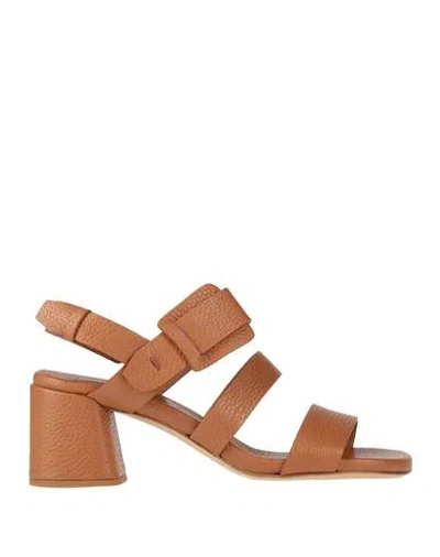 Mara Bini Woman Sandals Camel Size 6.5 Leather In Beige
