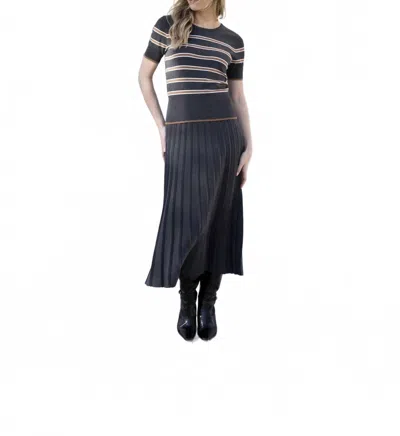 Marble Short Sleeve Striped Top In Charcoal In Black