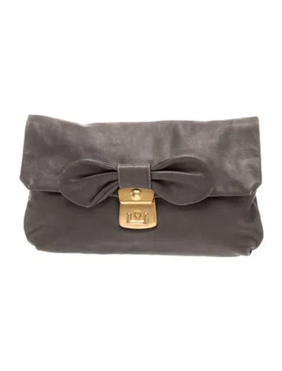 Pre-owned Marc By Marc Jacobs Leather Clutch In Grey