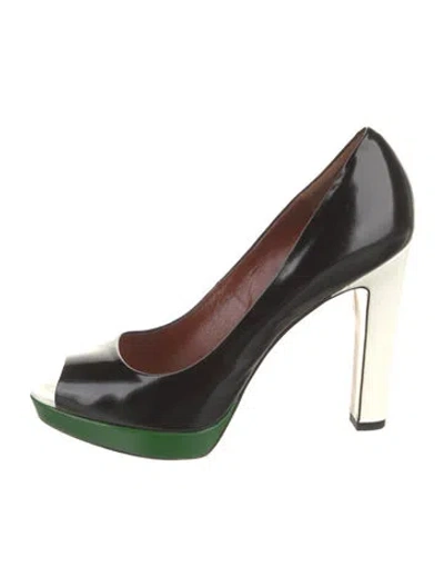 Pre-owned Marc By Marc Jacobs Patent Leather Pumps In Black