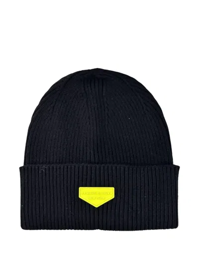 Marc Ellis Mec-181 Logo-plaque Ribbed Beanie In Black