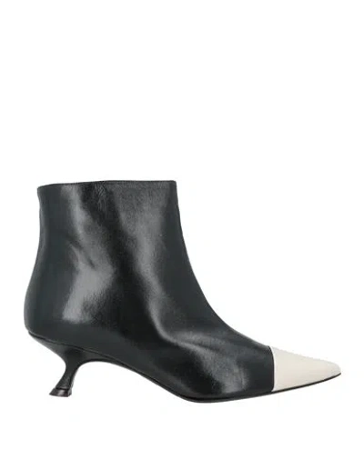 Marc Ellis Woman Ankle Boots Black Size 6 Leather
