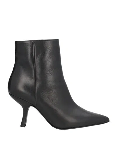 Marc Ellis Woman Ankle Boots Black Size 8 Calfskin