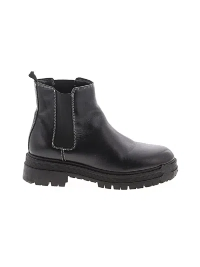 Pre-owned Marc Fisher Ankle Boots In Black