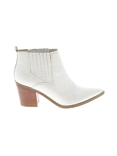 Pre-owned Marc Fisher Ankle Boots In White