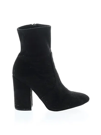 Pre-owned Marc Fisher Boots In Black