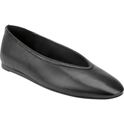 Marc Fisher Ltd Gradi Flat In Black