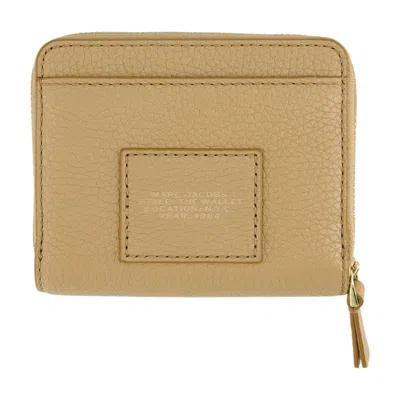 Marc Jacobs Compact Leather Wallet In Beige
